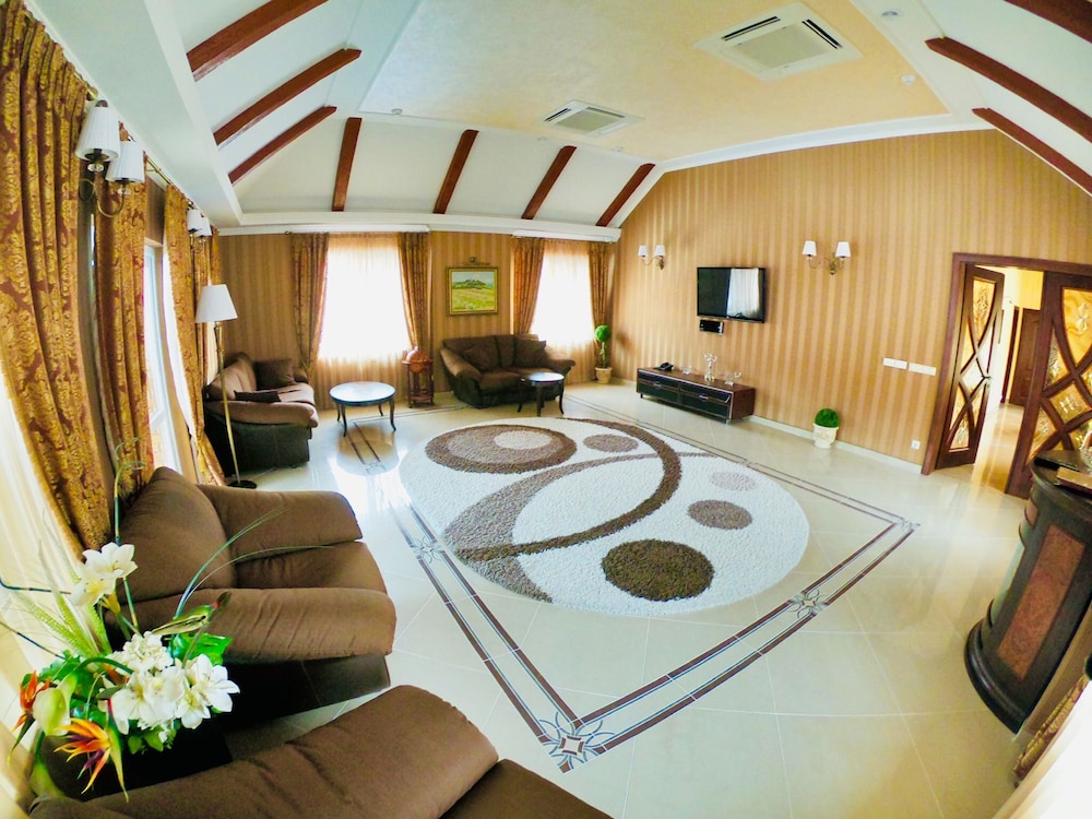Elite Penthouse, Multiple Beds, Mountain View