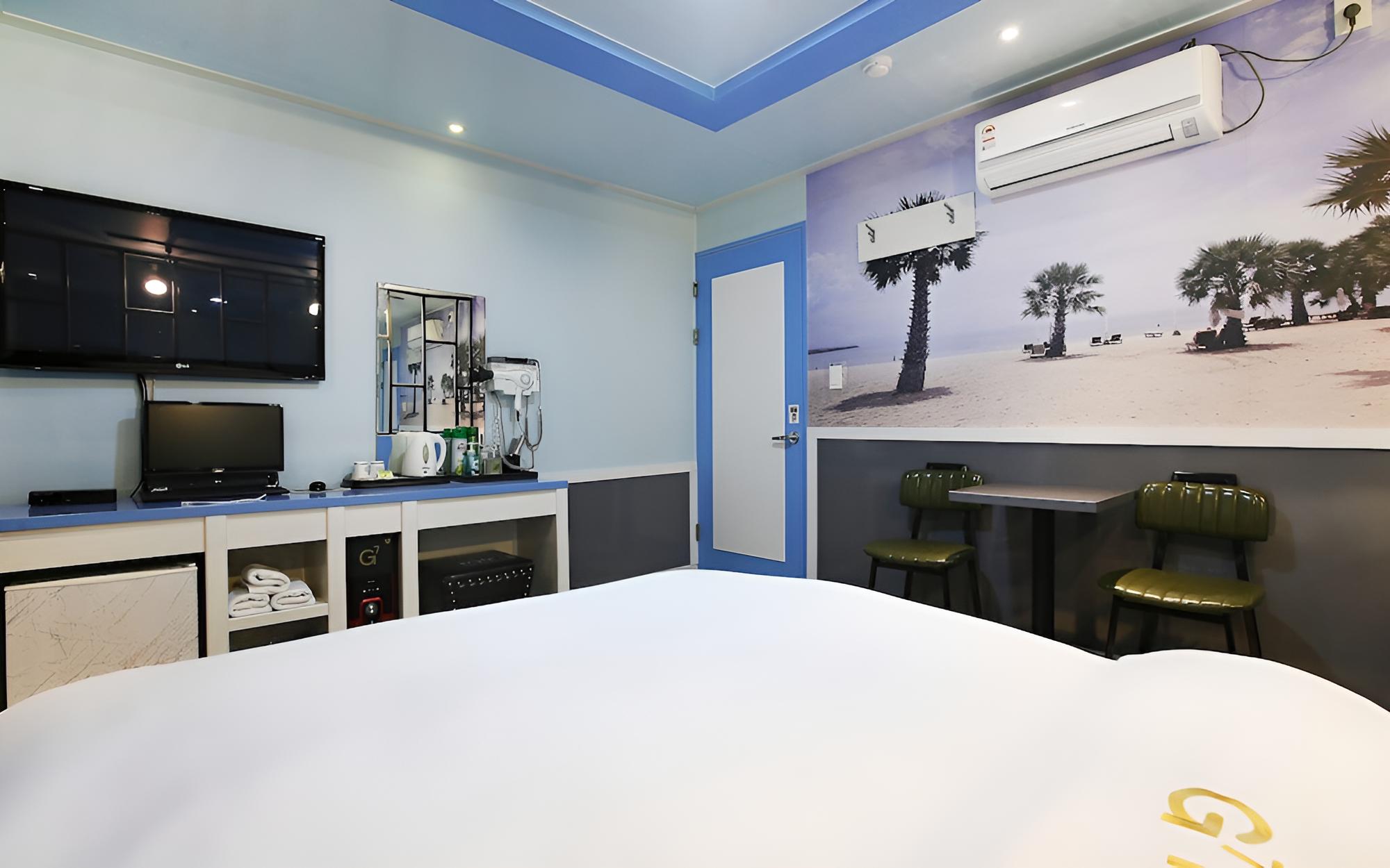 Room (Mirror Room G7 (NETFLIX available all) - Photo 3