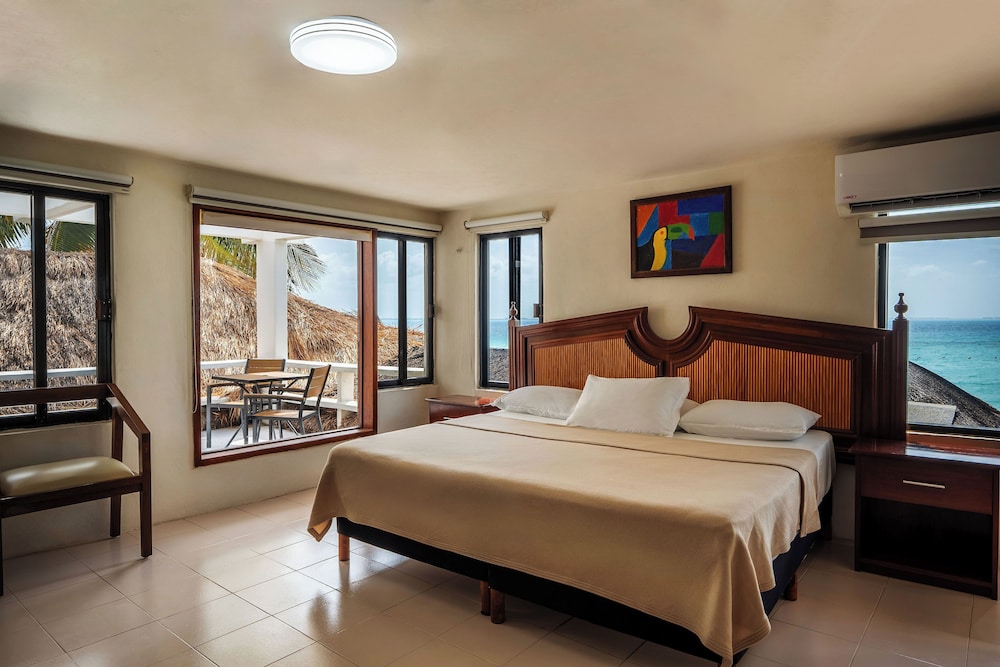 Mini Suite with Terrace Ocean View photo 2