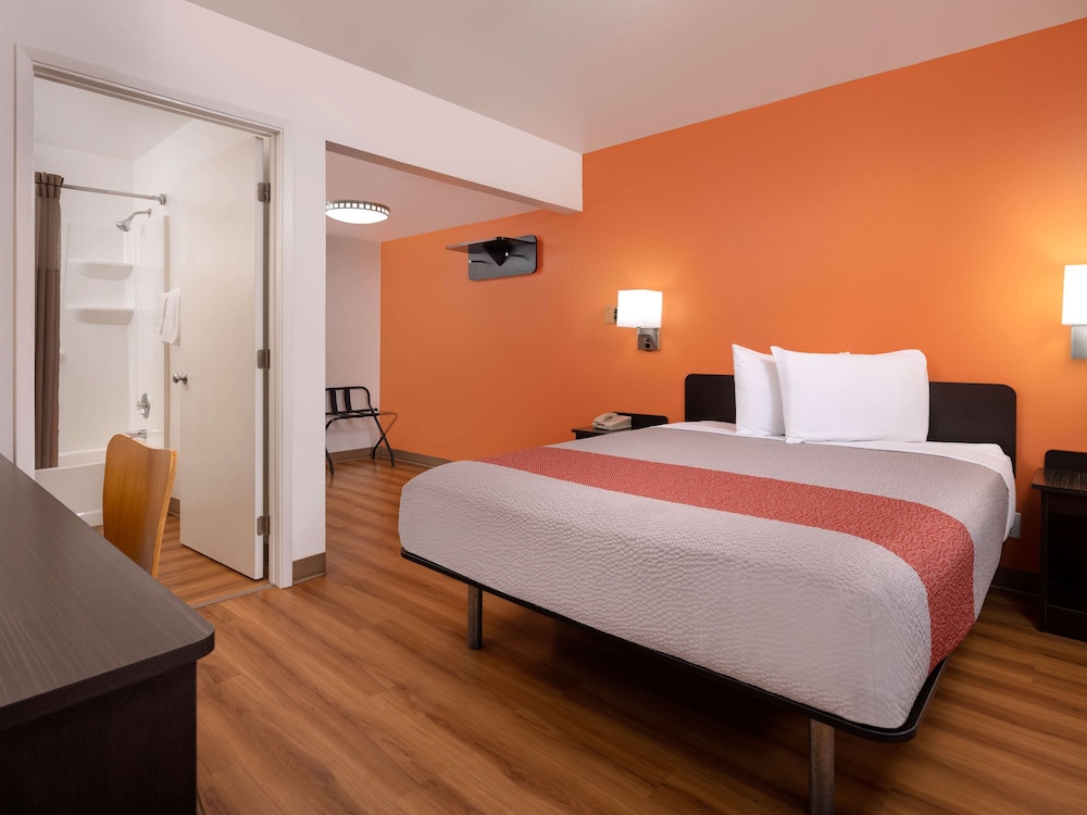 Standard Room, 1 Queen Bed, Non Smoking