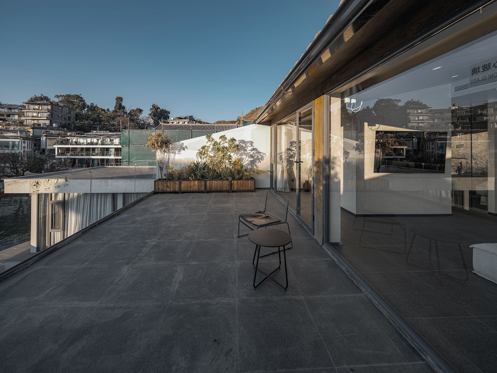 Superior Suite, Courtyard View