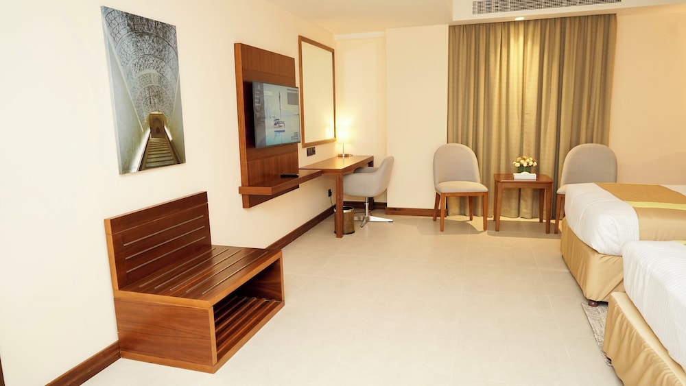 Standard Room, Multiple Beds - Photo 8