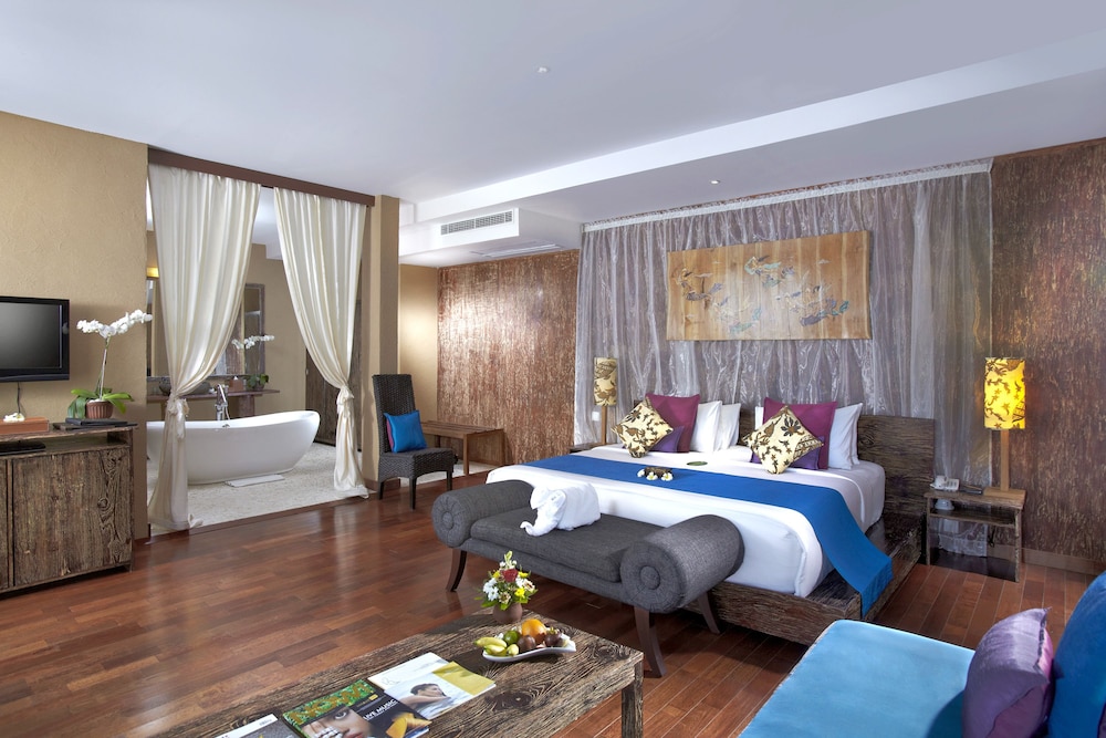 Deluxe Suite - Photo 11