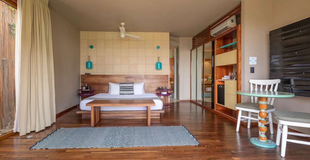 Sea View With Refreshing Plunge Pool