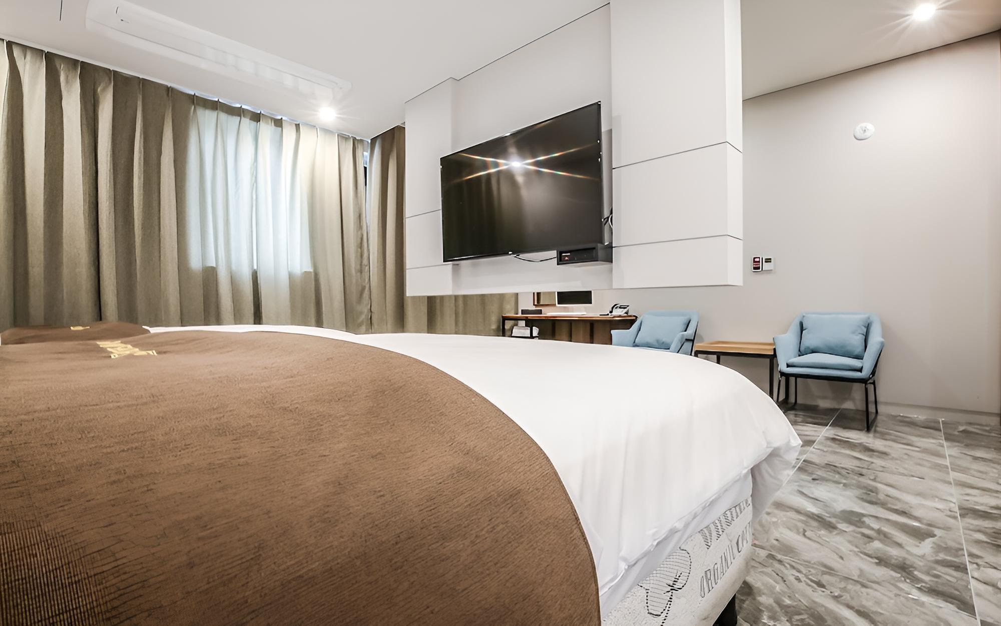 Room (Penthouse)