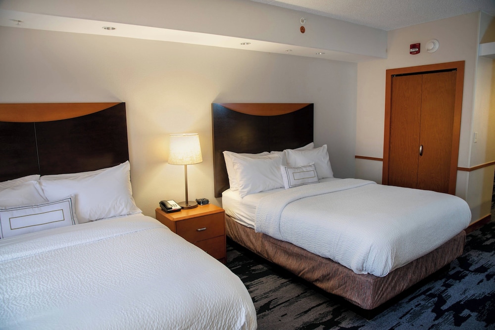 Room, 2 Queen Beds (Mobility/Hearing Accessible, Tub) - Photo 1