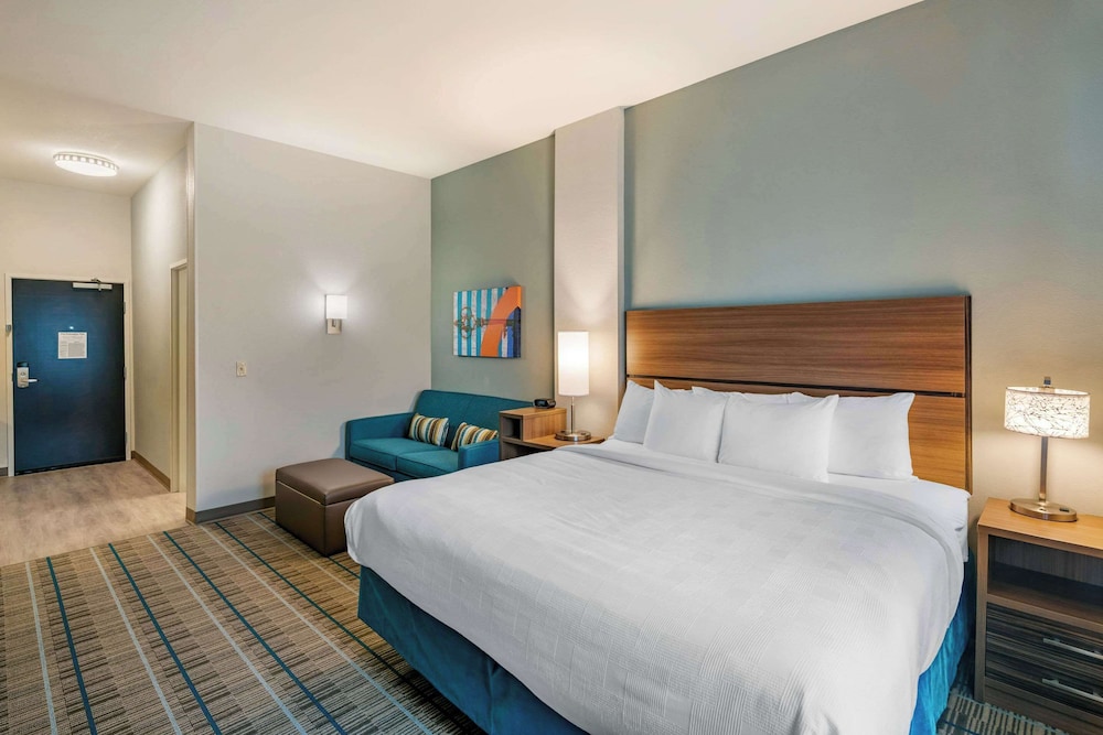 Suite, 1 King Bed, Non Smoking (Efficiency) - Photo 2