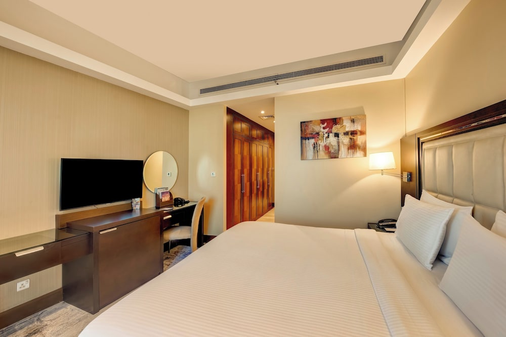 Superior Room, 1 King Bed (Creek view) photo 3