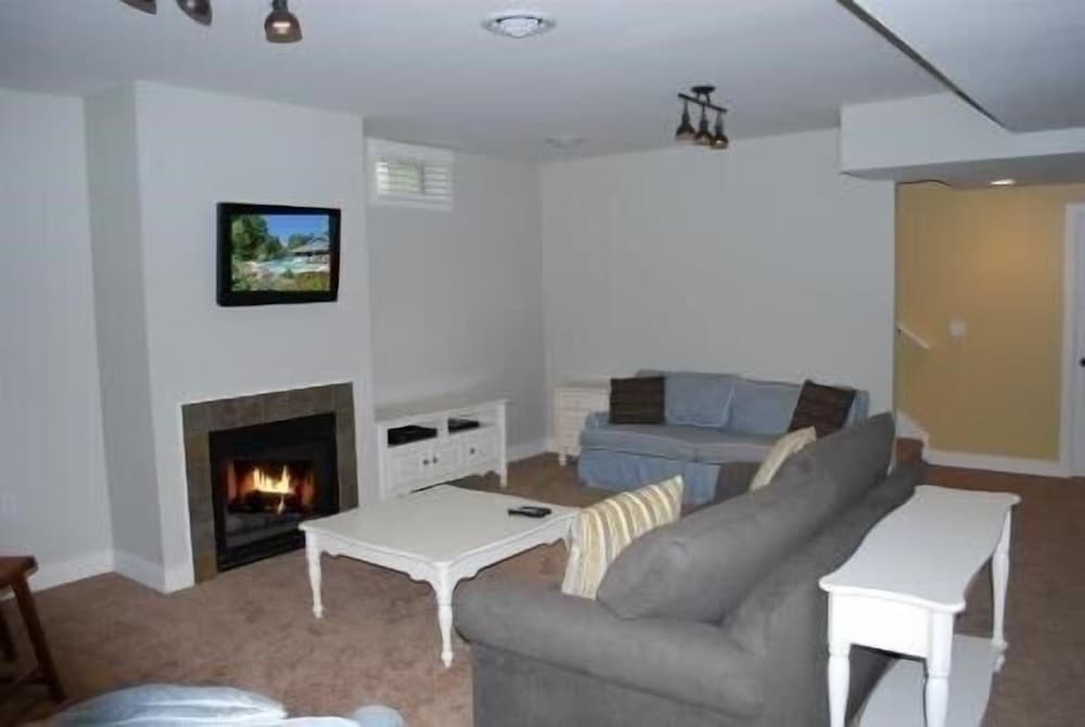 Family Cottage, 5 Bedrooms, Kitchen (1 King, 2 Queen, 1 Pullout, 4 Twin ) photo 1