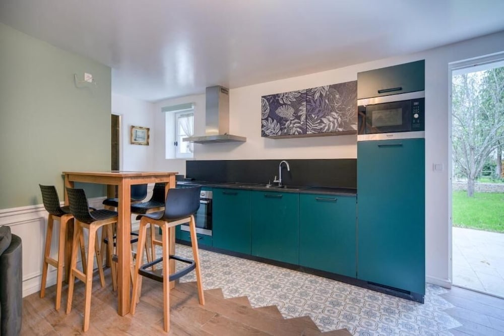 Family House - Photo 7