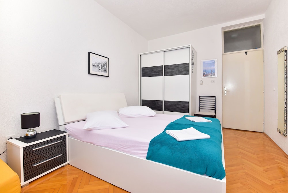 Apartment (A4)