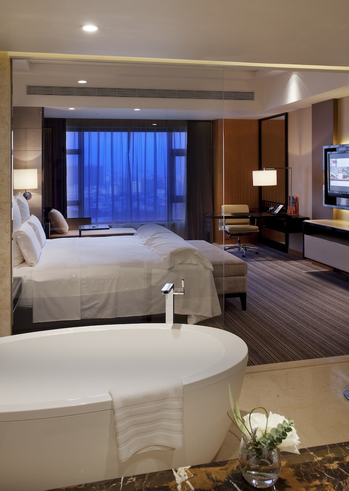 Superior Room, 1 King Bed - Photo 3