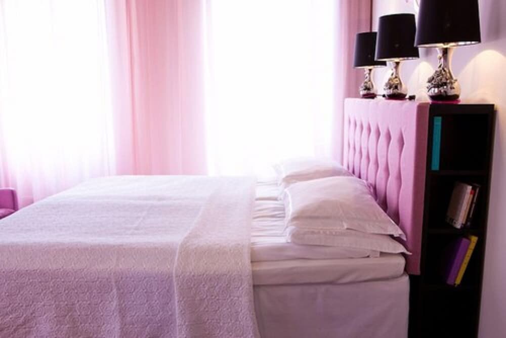 L - Generous and spacious (king size bed of 180 cm) - Photo 8