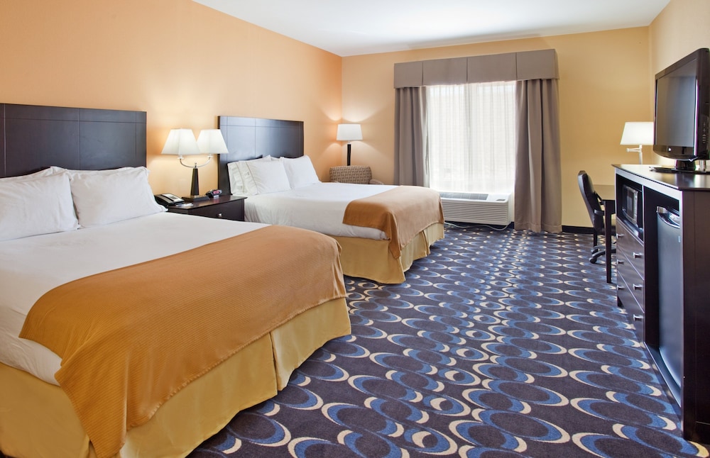 Standard Room, 2 Queen Beds, Corner - Photo 1