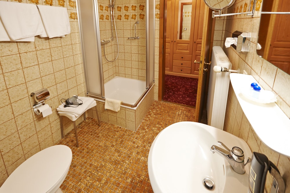 Standard Double Room - Photo 6