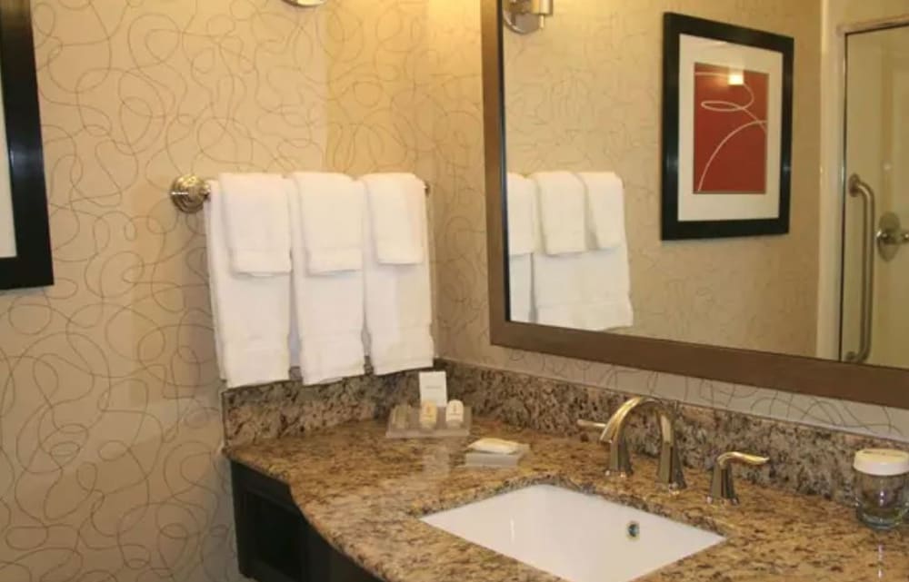 Junior Suite, Accessible - Photo 4