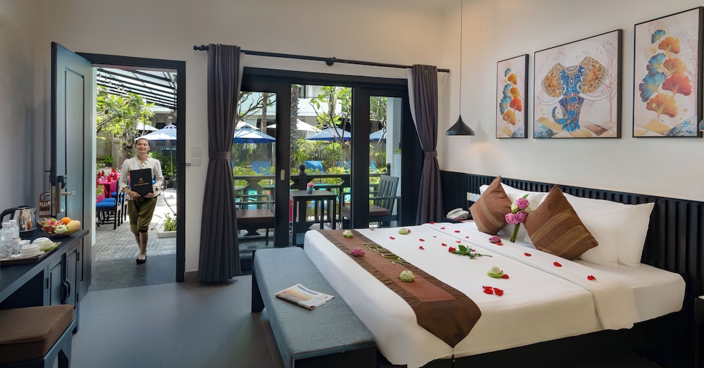 Deluxe Double Room, Poolside photo 2