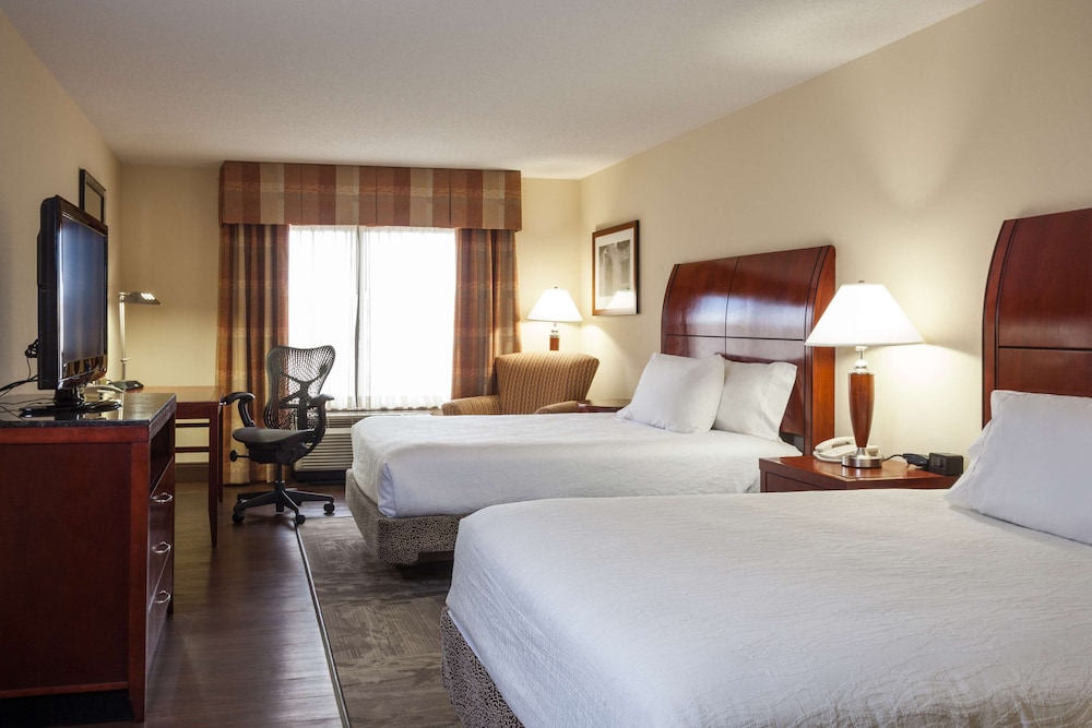 Suite, 2 Queen Beds - Photo 2