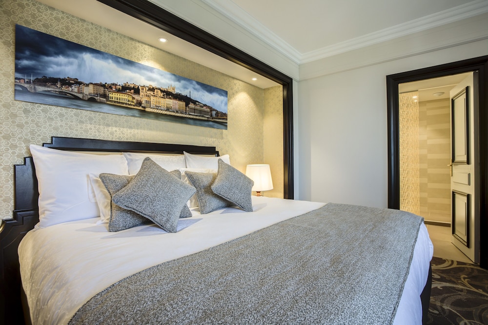 Deluxe Room, 1 Double Bed - Photo 2