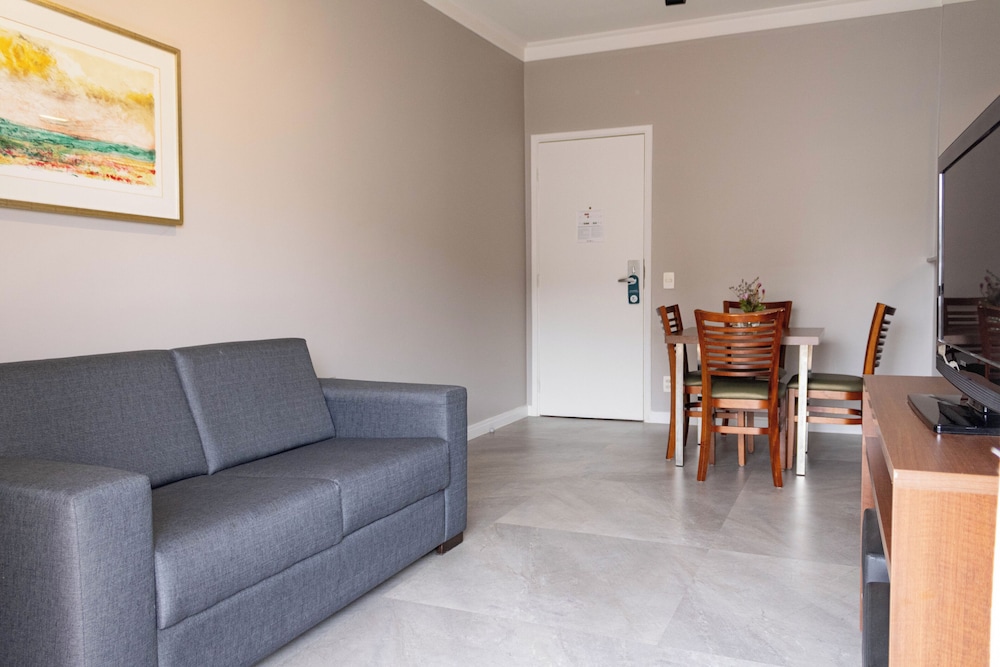 Family Room thumbnail 6
