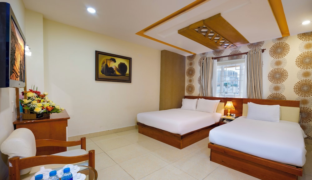 Deluxe Triple Room, City View photo 3