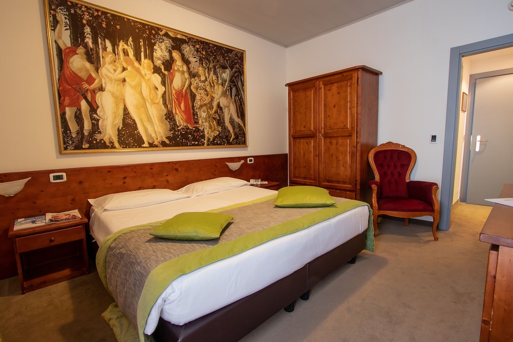 Classic Double or Twin Room photo 2