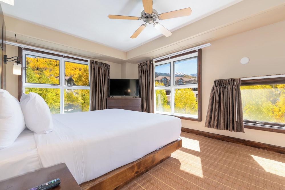 Grand Suite (Alpine Vista) - Photo 1