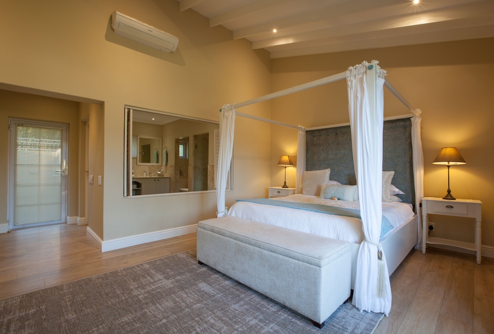Honeymoon Suite photo 3