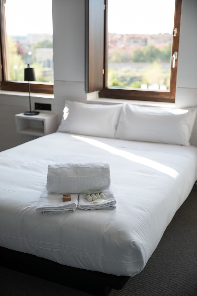 Double or Twin Room - Photo 10