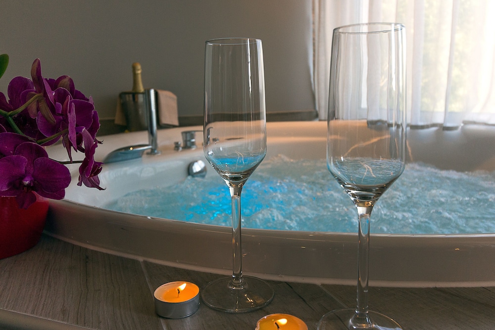 Spa Premium Room - Photo 15