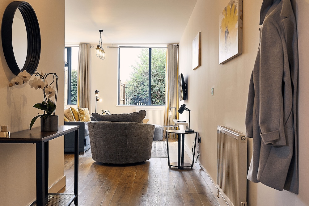 Superior Apartment, Private Bathroom (Goldfinch) photo 2