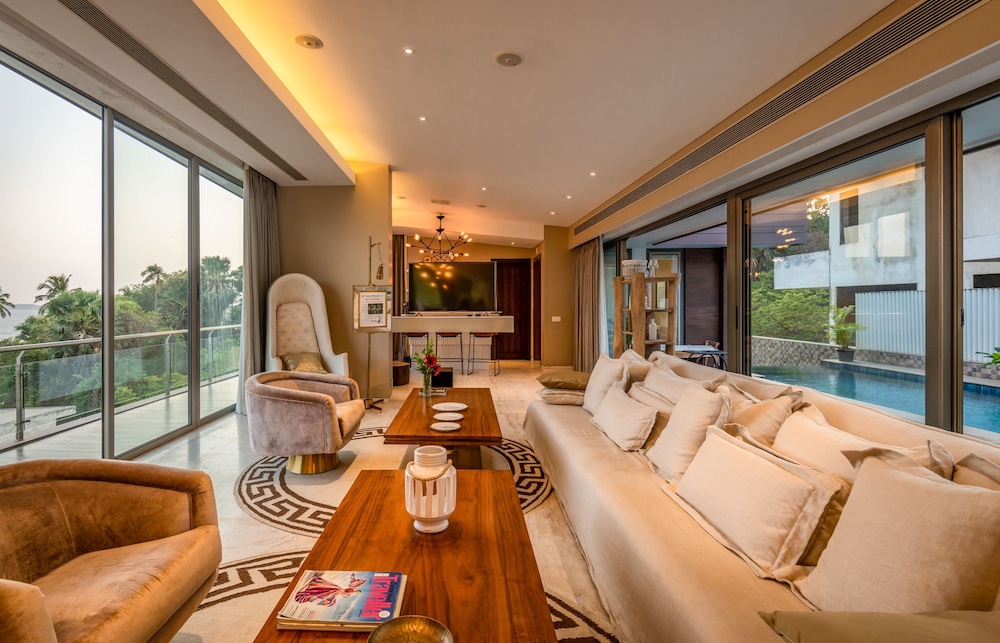 Luxury Villa photo 3