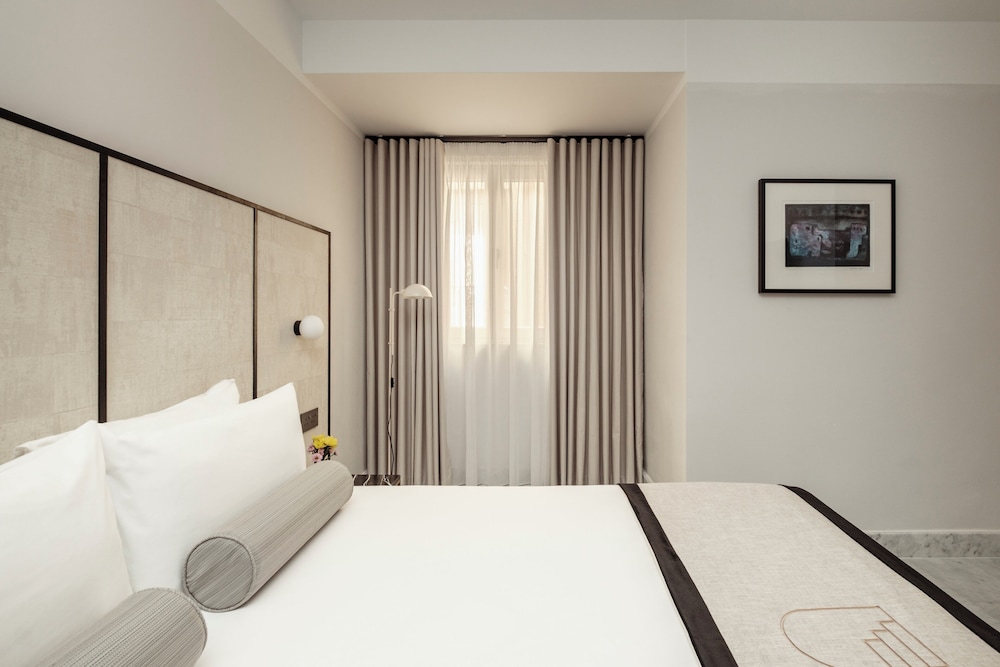 Classic Double or Twin Room, Courtyard View photo 1