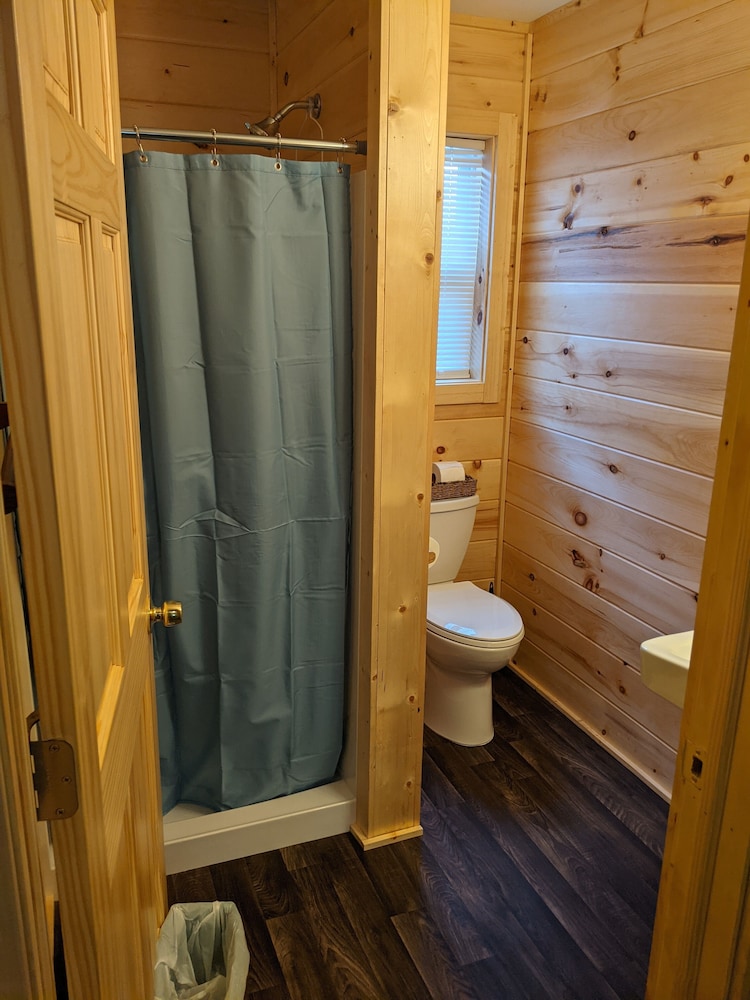 Cabin, 3 Bedrooms, Lakeside (Cabin 4) photo 3