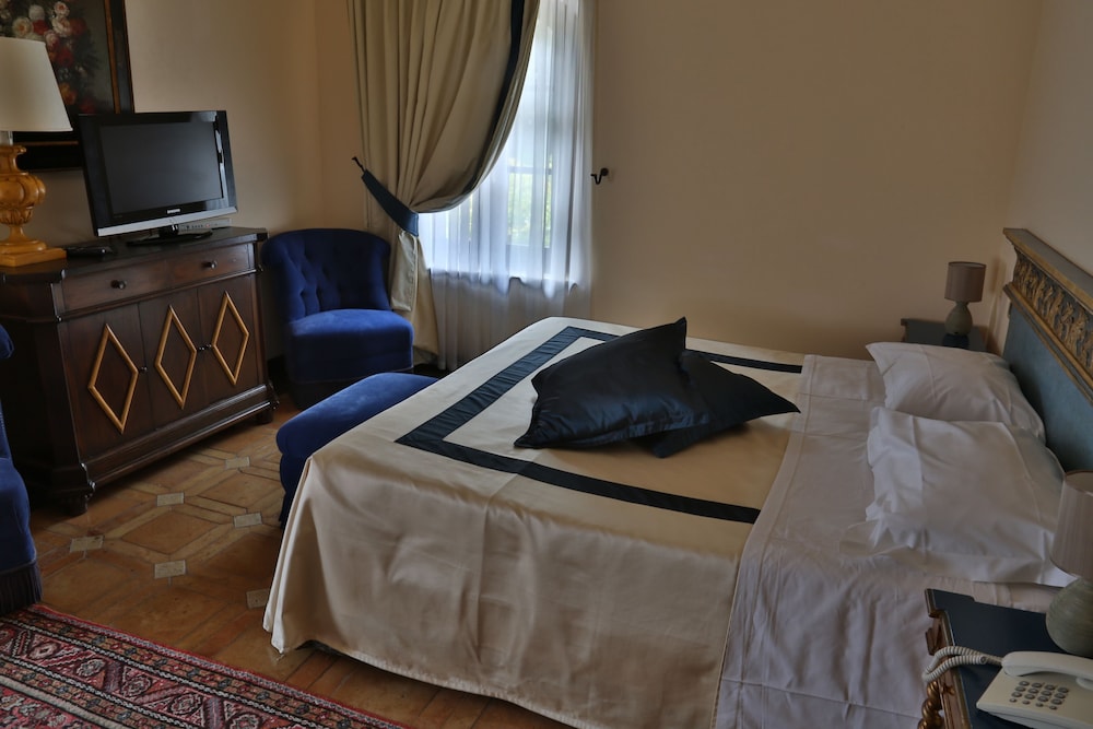 Deluxe Double or Twin Room - Photo 2