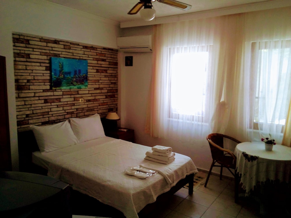Economy Double Room, City View photo 3