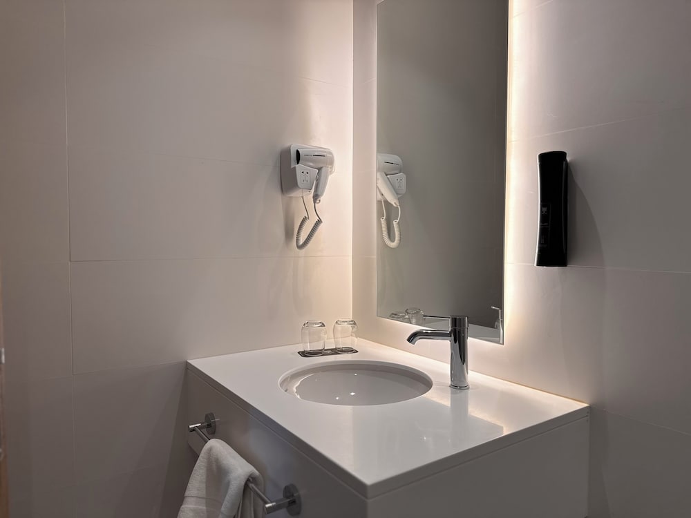 Comfort Room - Photo 16