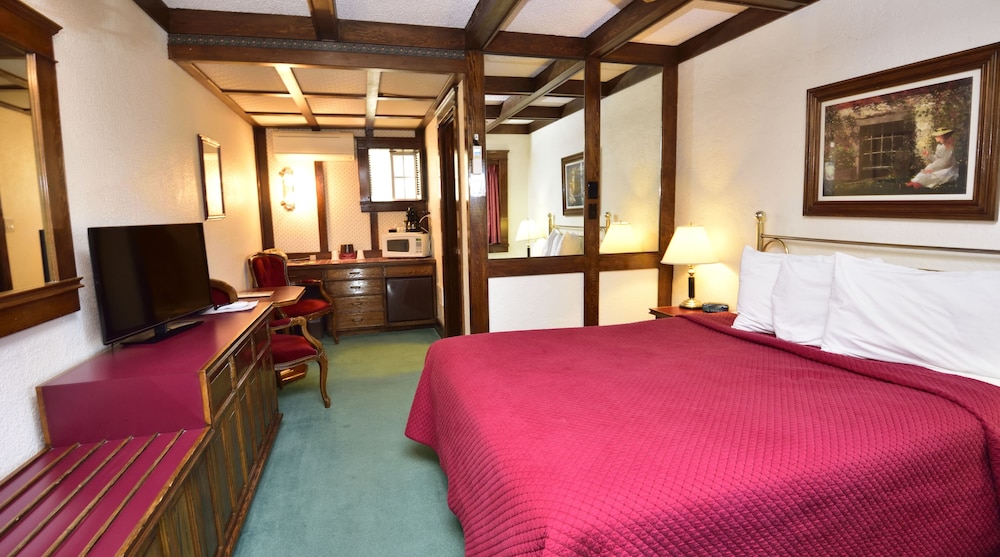 Standard Room, 1 Queen Bed