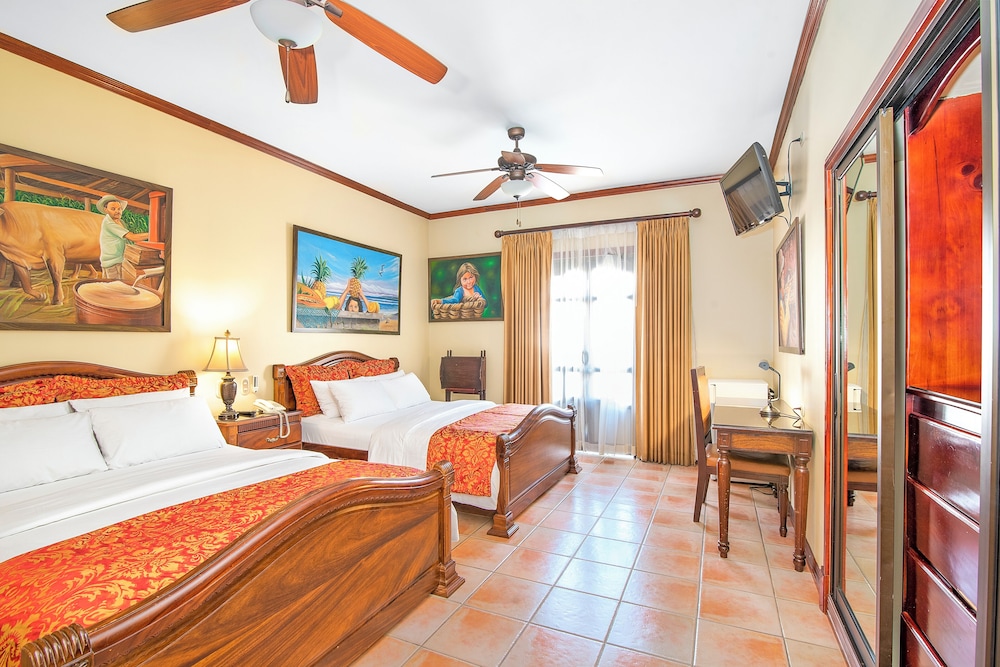 Deluxe Queen Room With Two queen Beds - Photo 1