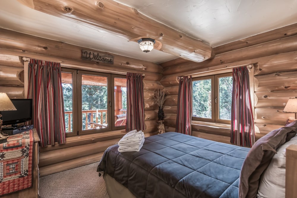 Studio (3 Bedrooms)