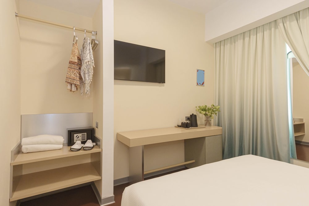 Standard Double or Twin Room photo 3