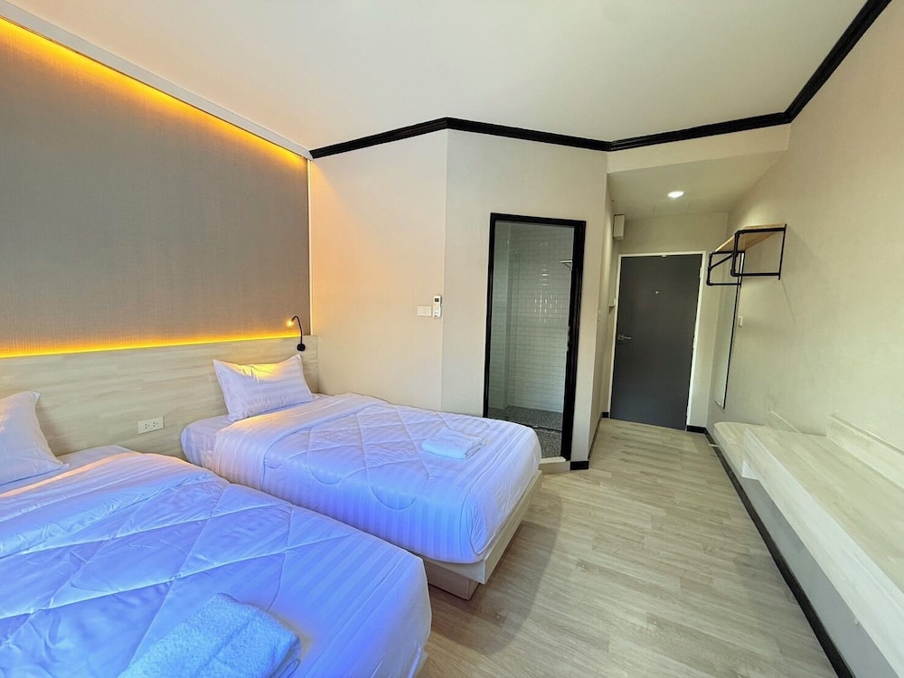 Standard Twin Room, City View