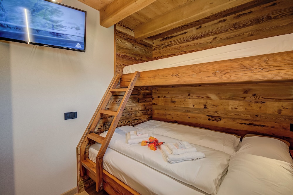 Family Apartment, Multiple Bedrooms (Casa Fiorita)