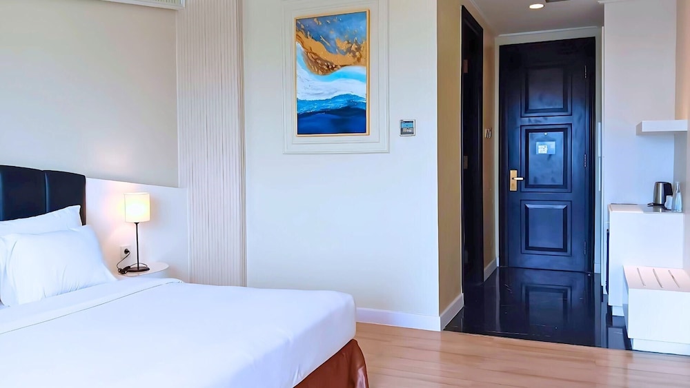 Deluxe Suite, City View photo 2