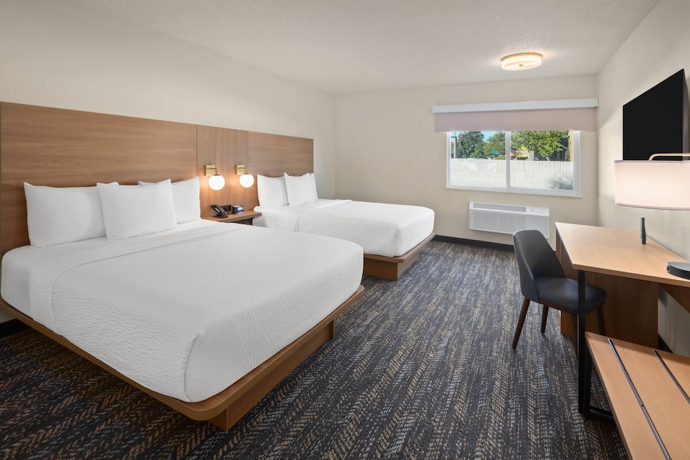 Room, 2 Queen Beds, Non Smoking - Photo 1