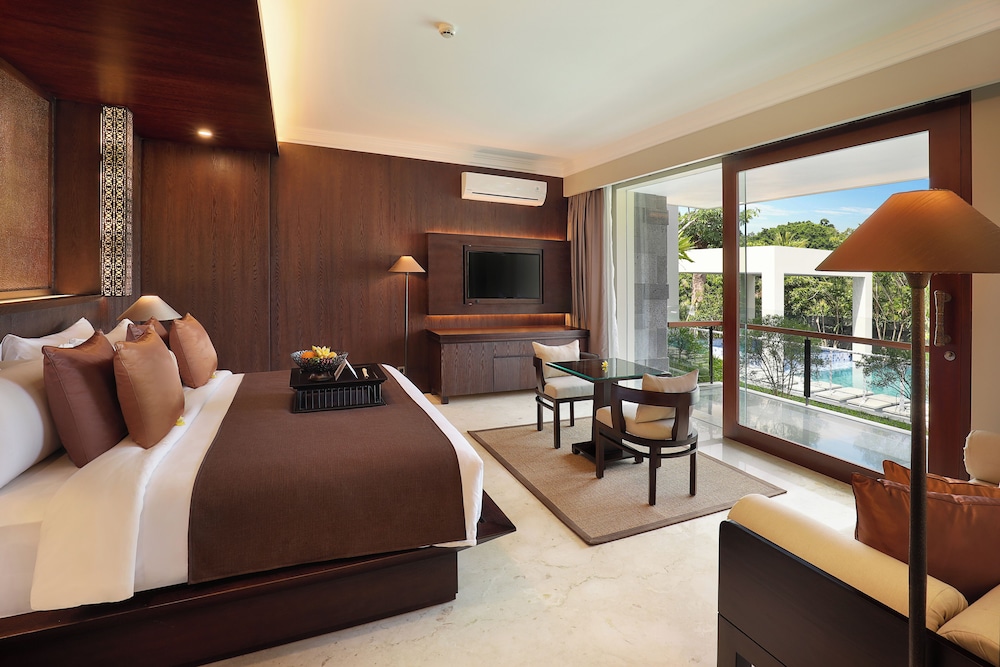 Suite, Balcony, Pool View - Photo 1