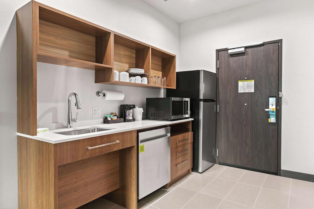 Studio, 2 Queen Beds, Accessible (Mobility, Hearing, Roll-In Shower) - Photo 5