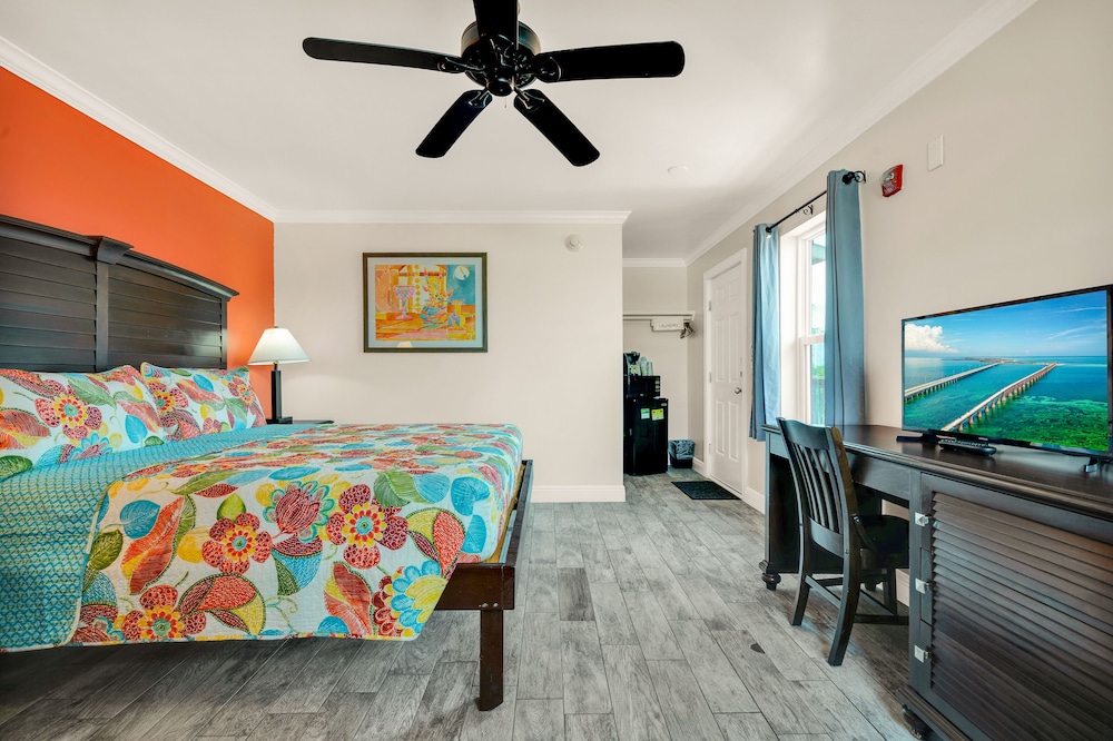 Deluxe King Island Room photo 1