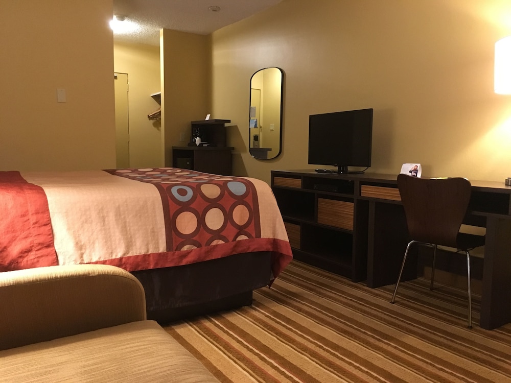 1 King Bed, Second Floor, Non-Smoking - Photo 2