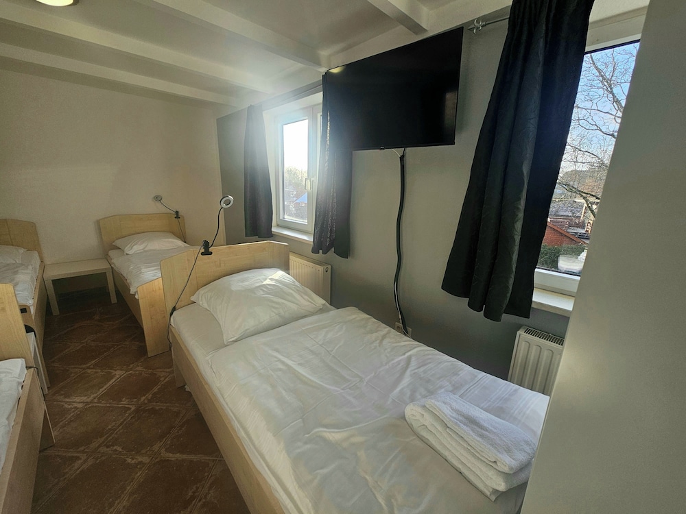 Shared Dormitory, Shared Bathroom (1 bed in 8-bed dorm) photo 3